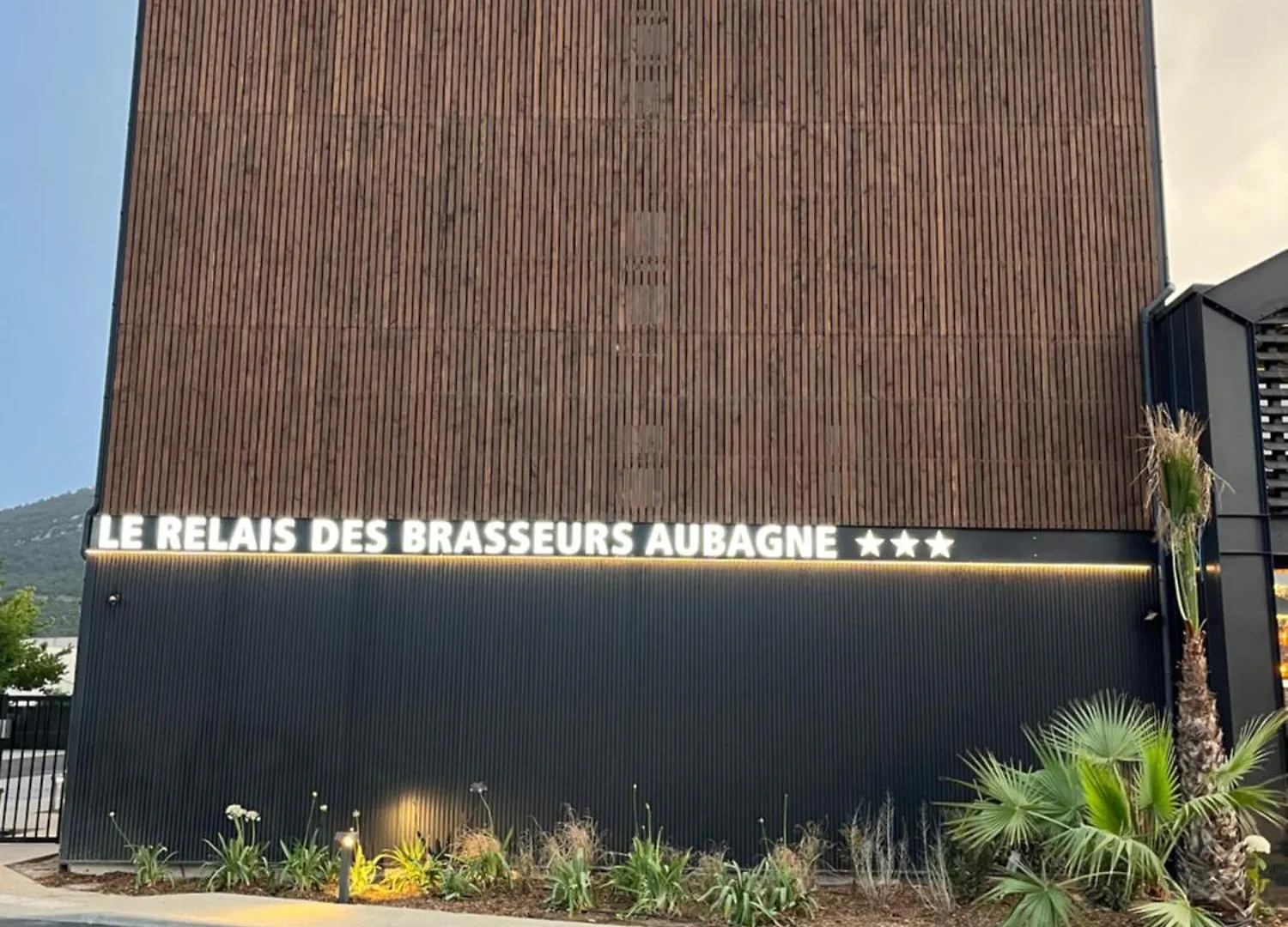 Hotel Le Relais Des Brasseurs - Aubagne