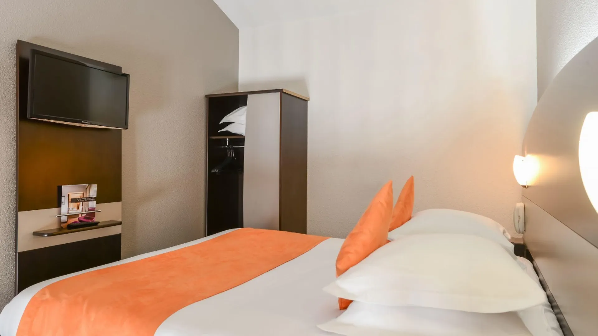 Hotel Le Relais Des Brasseurs - Aubagne 3*,  Francja