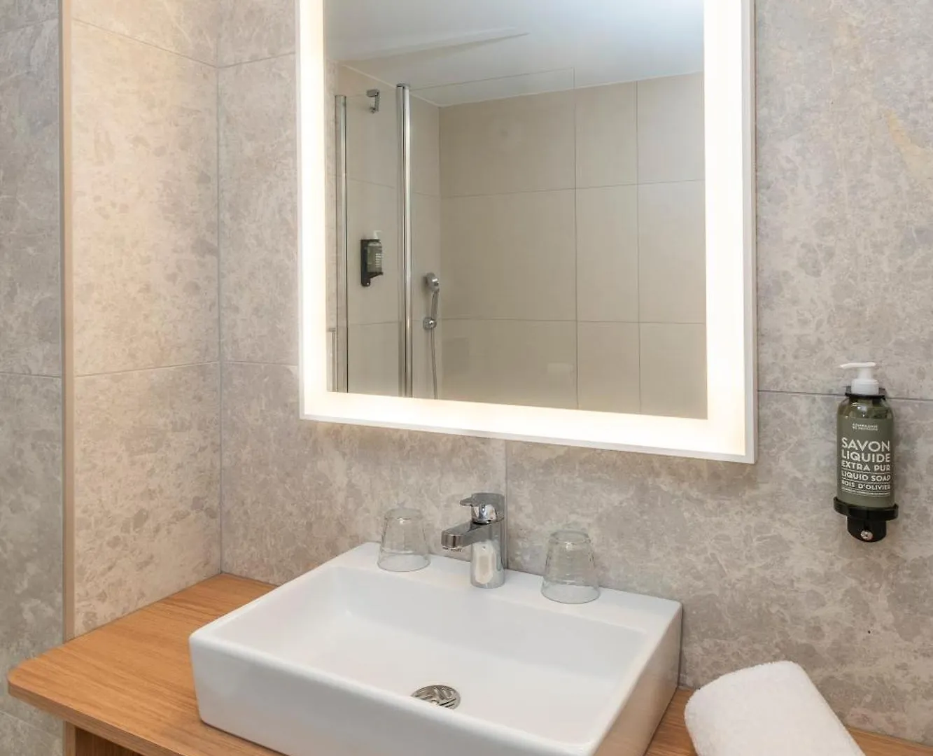 ***  Hotel Le Relais Des Brasseurs - Aubagne Francja